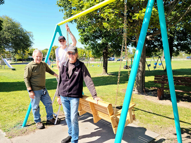 Volunteers install new swings, paint poles at McRae Park | News, Sports, Jobs - Vimarsana News